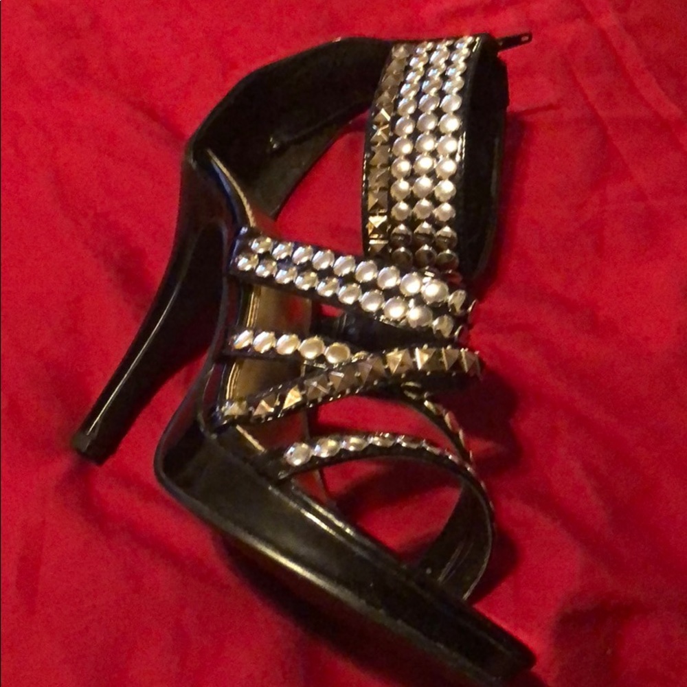Heel - Picture 2 of 4